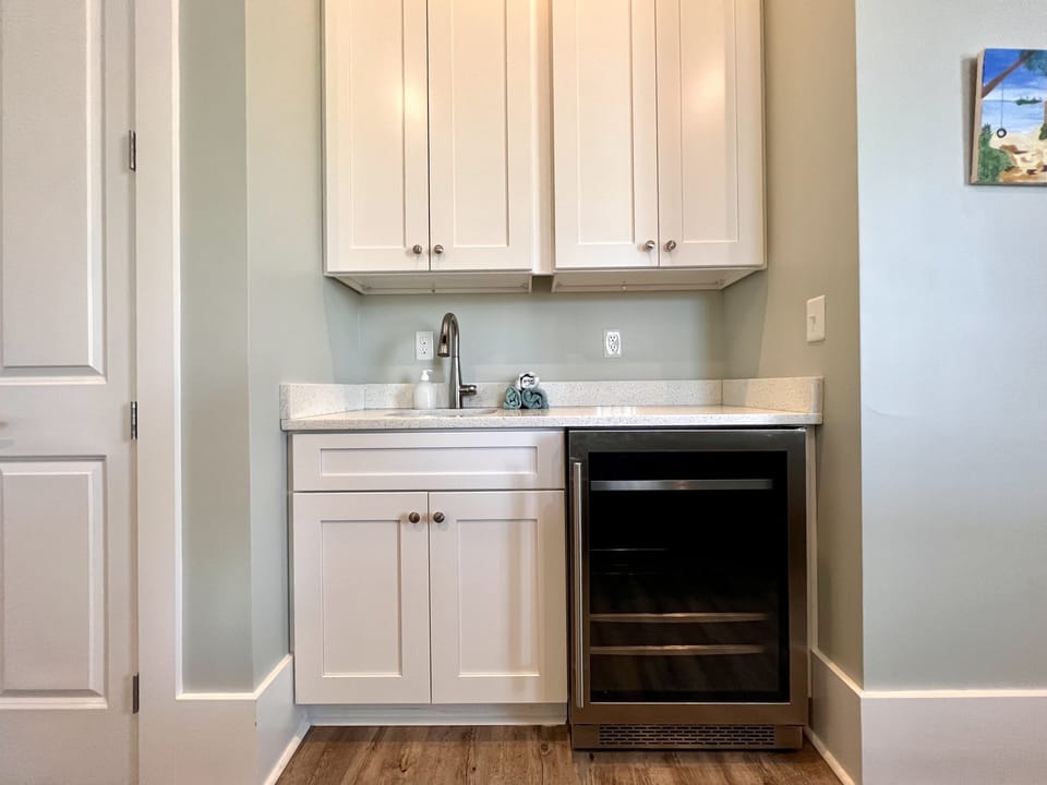 King suite wet bar