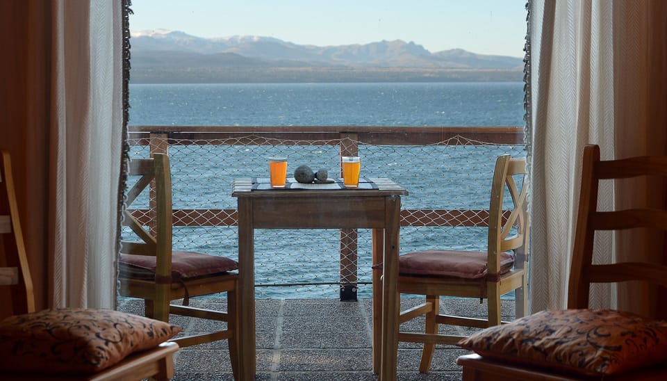 GREAT 3BEDR HOME ON THE LAKE SHORE (H50)