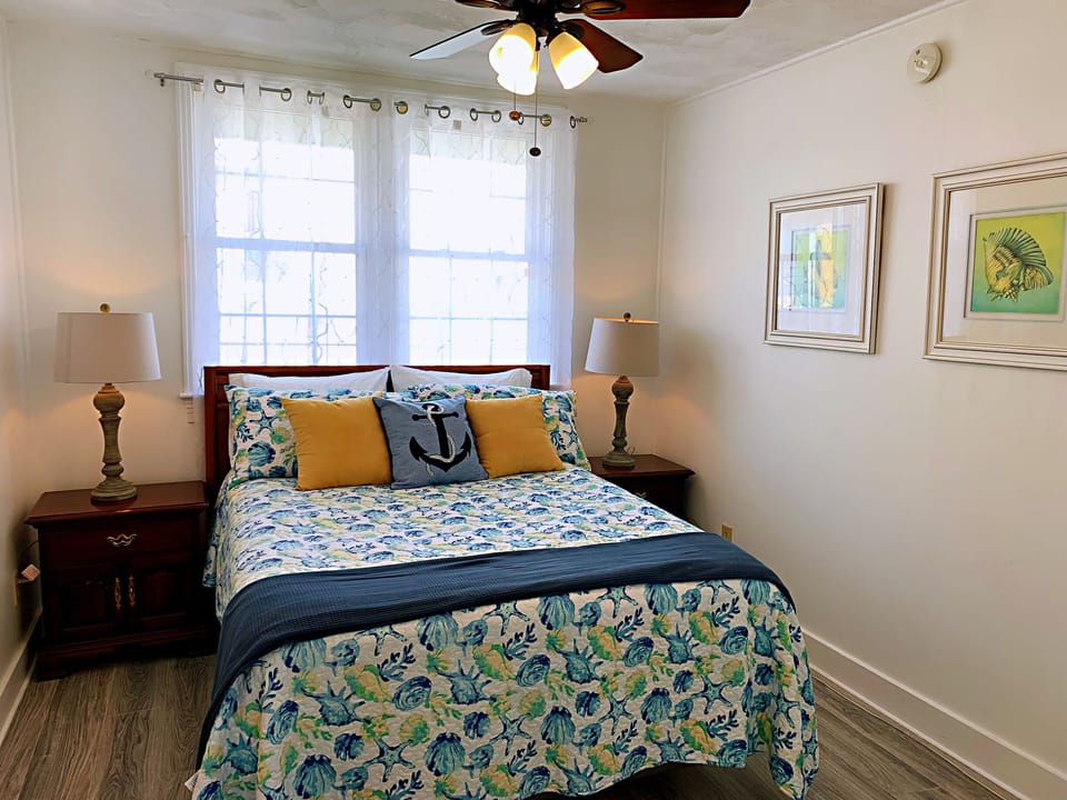 Luxury queen bed with high quality linens 