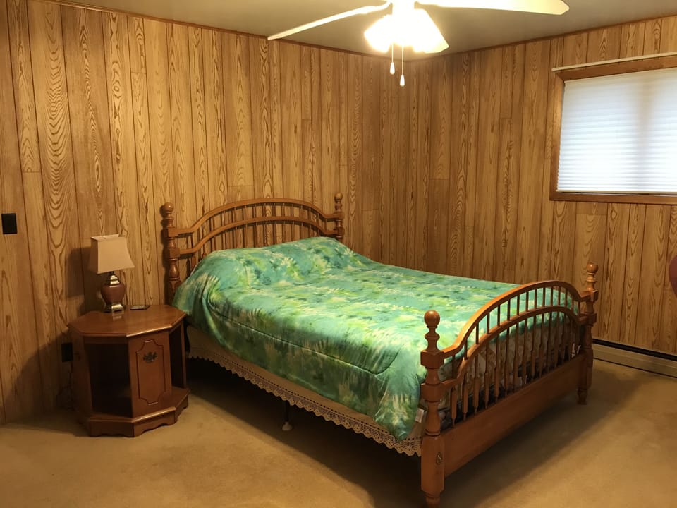 Sunshine Suite West Bedroom Queen Bed