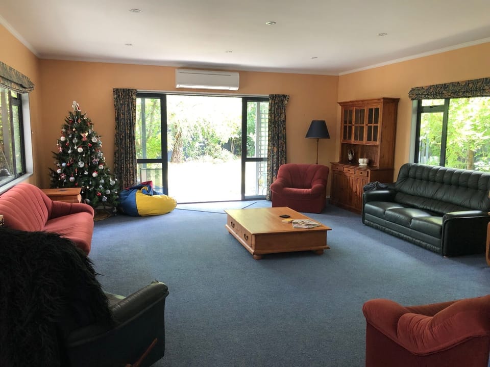 Lounge / Entertaining Area