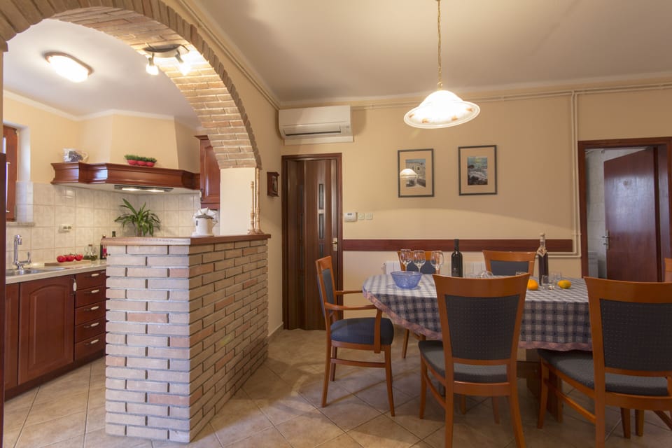 Kitchen & Dining room