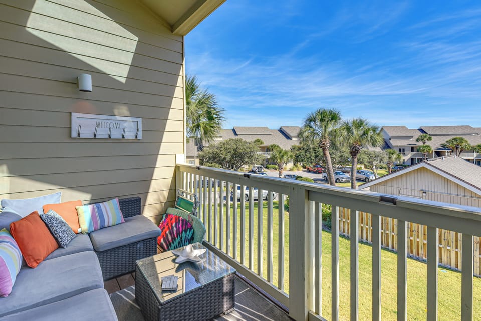 Private Balcony | Pool View