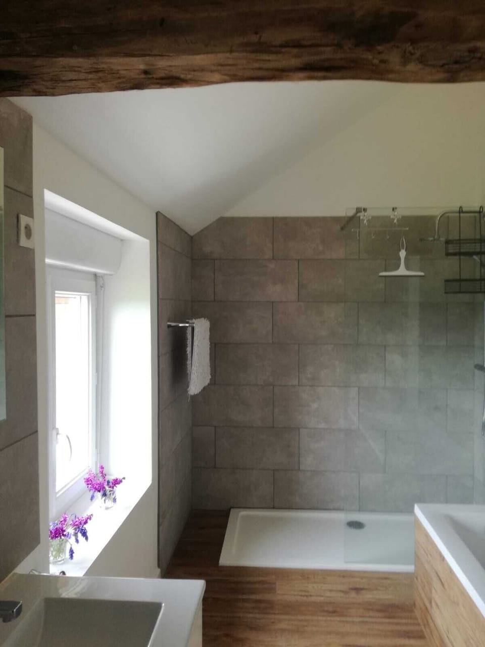 Ensuite bathroom picture two
