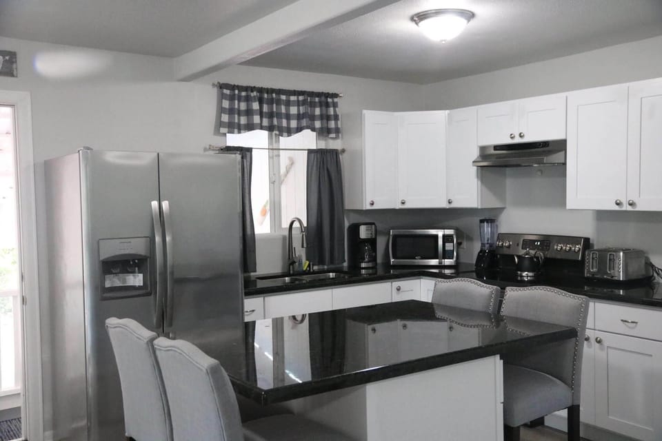 Granite Kitchen, new appliances
