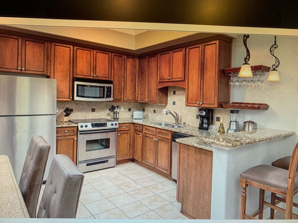 Full kitchen