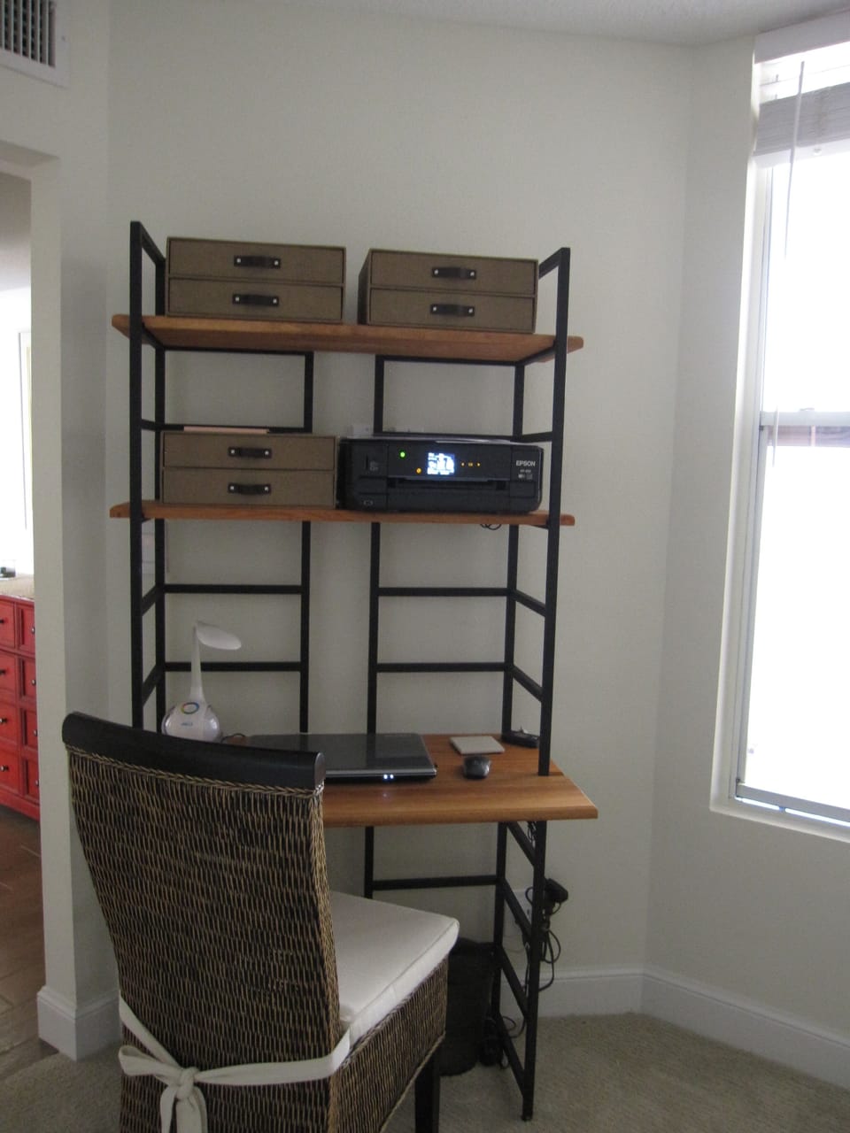 Work station in den