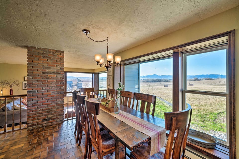 Dining Table | Dishware Provided