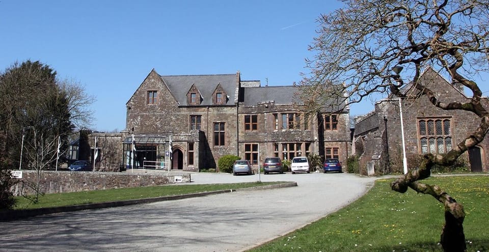 Penstowe Manor. On site Bar & Restaurant, Take away, Pool, Gym and Entertainment