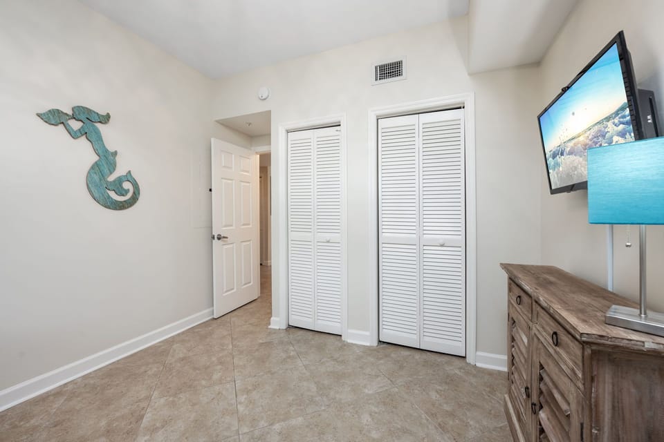 Guest bedroom 1