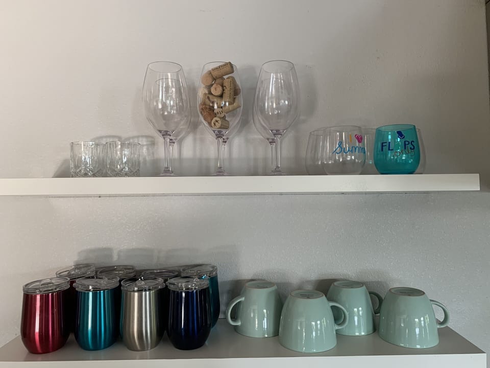 Floating shelve in kitchen