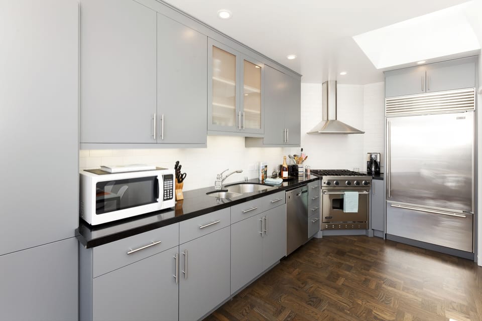Kitchen: Features Subzero, Bosch & Viking appliances, microwave & Nespresso.