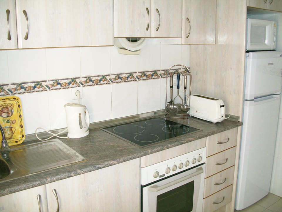Fully Fitted Kitchen
