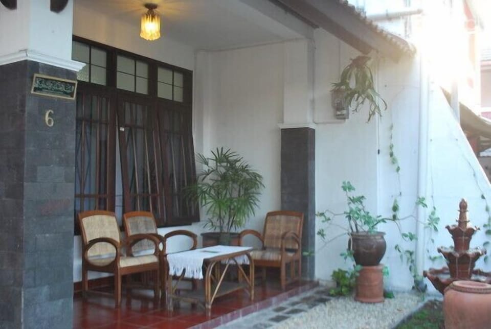 Two Bedrooms House in heart of city