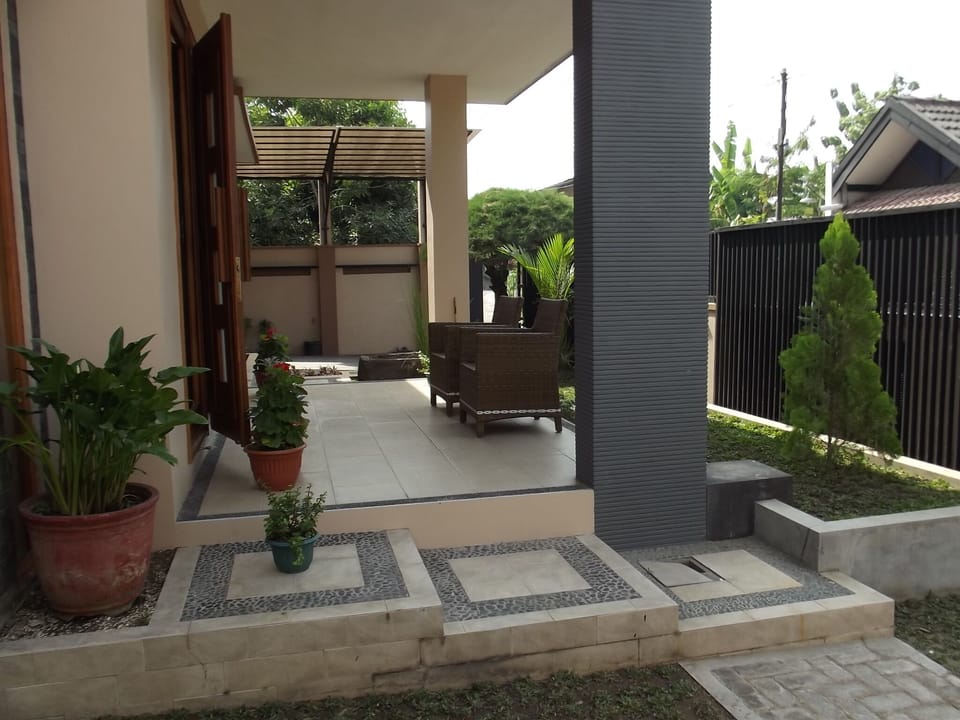 Three Bedroom House Near the City, Jogja