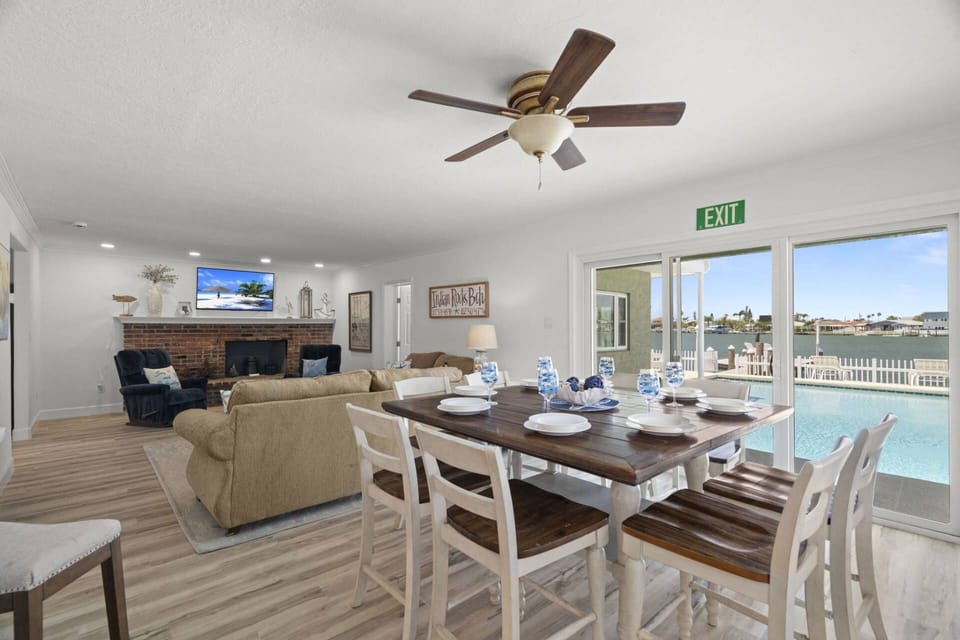 Living Room/Dining Room with Access to the Pool/Backyard