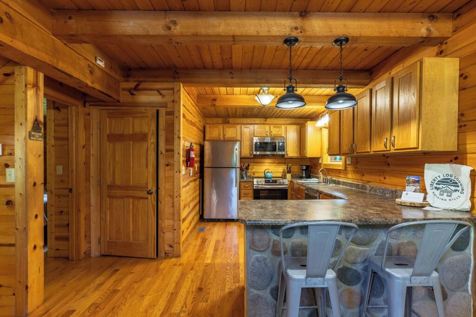 Bobcat Bluff Hocking Hills | Kitchen