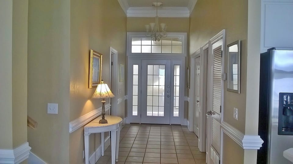  Large hall and foyer