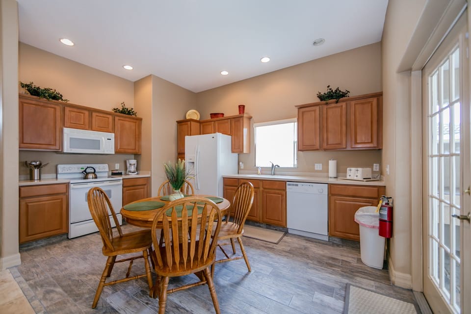 Spacious Eat-in Kitchen