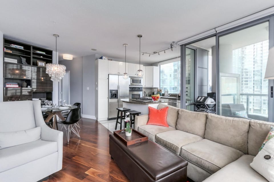 Living & Kitchen
