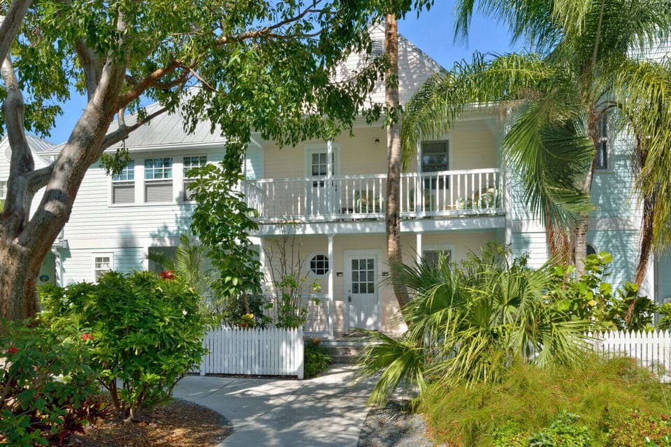 Sweet Sunshine Garden Flat Front Entrance