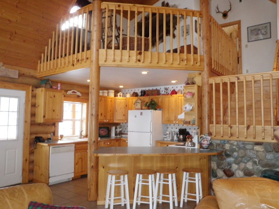 4 additional seats at the kitchen bar adn the upper loft provides sleeping for 2