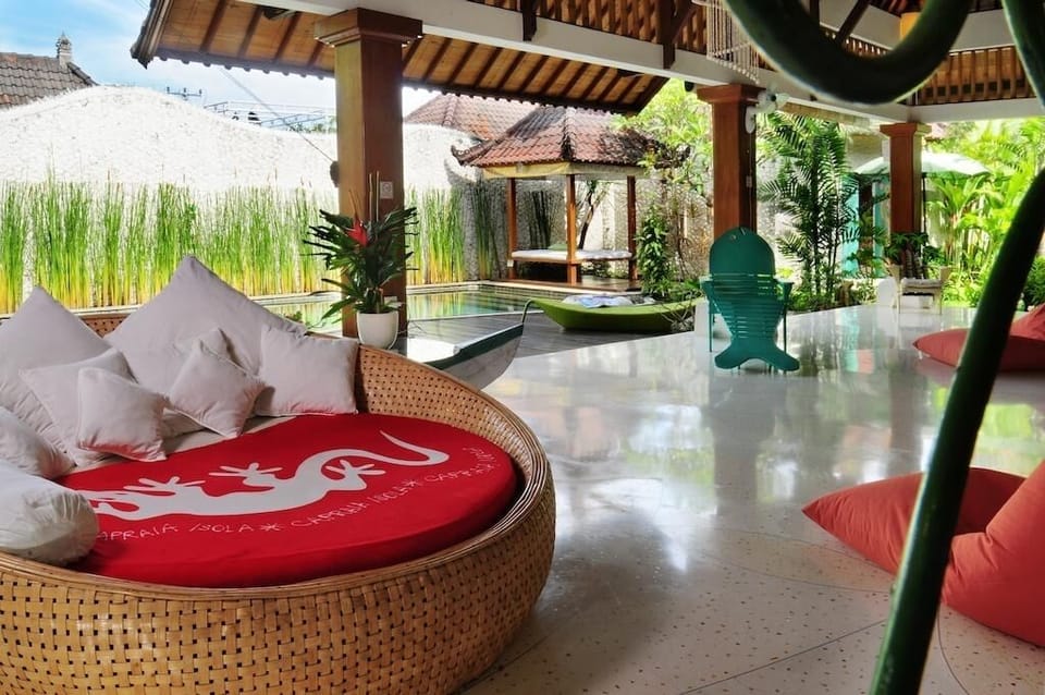 3 Bedroom private villa 1Km from beach