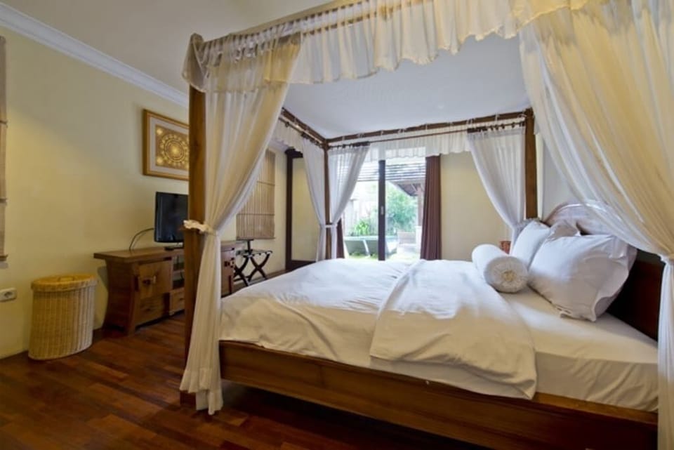 Villa A luxury 5 BR villa Kuta, Bali