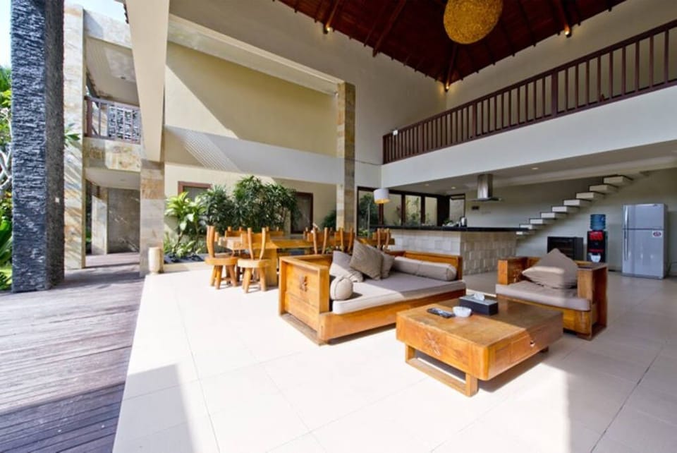 Villa A luxury 5 BR villa Kuta, Bali