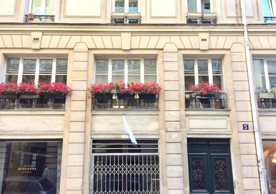The apartment's facade.  There is a lift in the building - a rarity in the area.