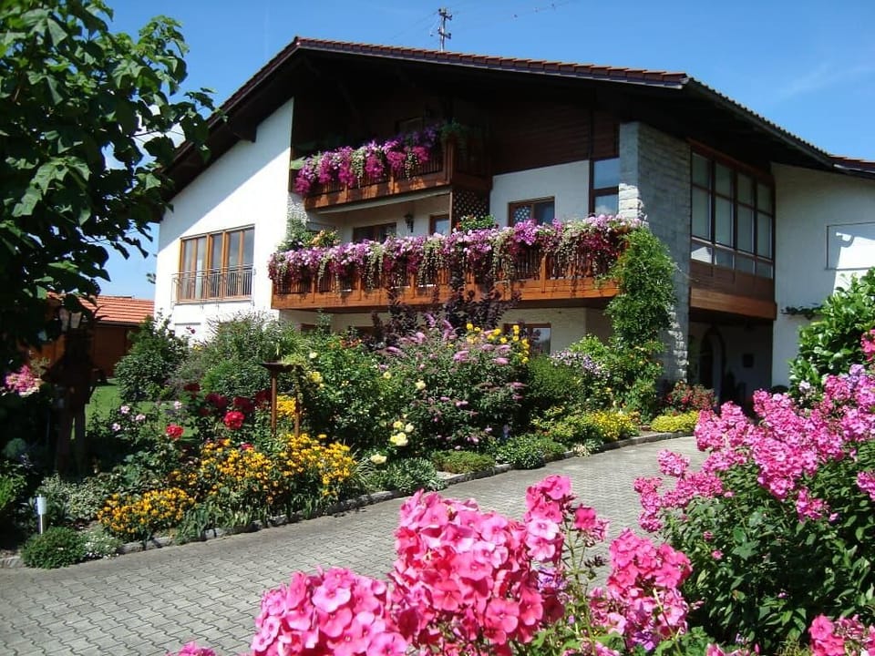 FeWo mit Balkon | 56qm große, gemütliche Nichtraucher-FeWo im 1.OG Apartment in Bavaria