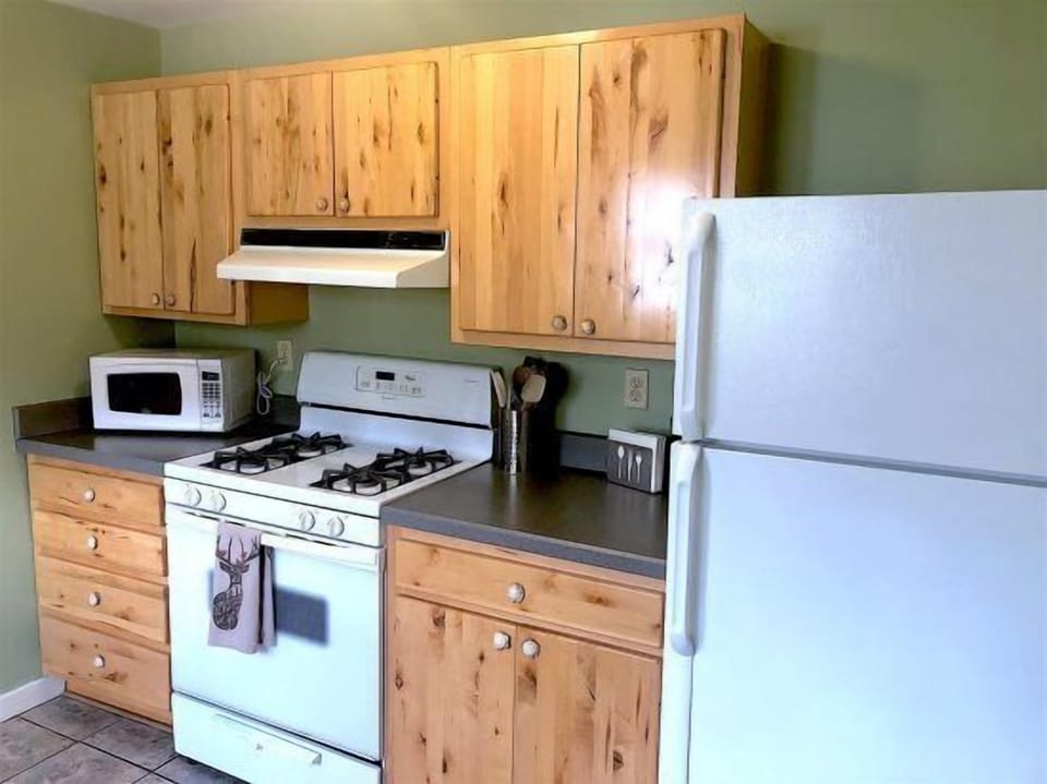 Fully equipped and ready to use kitchen makes meal prep and cleanup a breeze