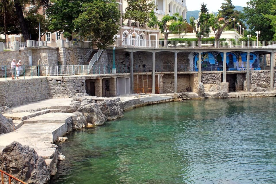 Nearby beaches