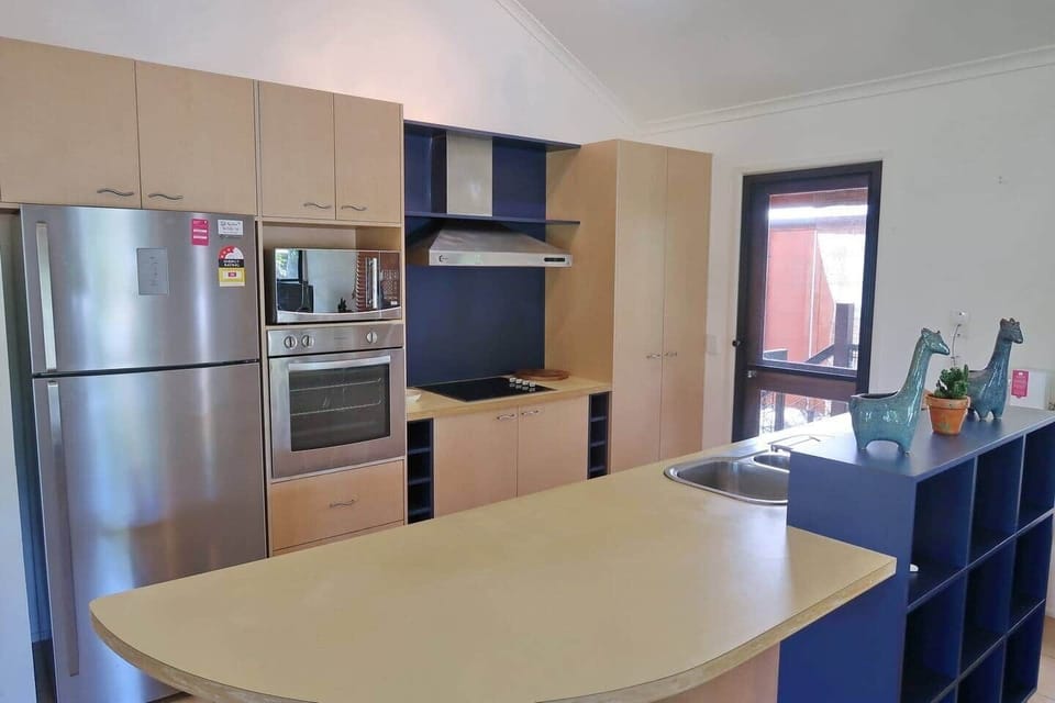 5 O'clock - Wongaling Beach - Kitchen
