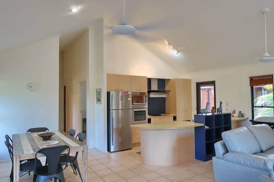 5 O'clock - Wongaling Beach - Dining to Kitchen