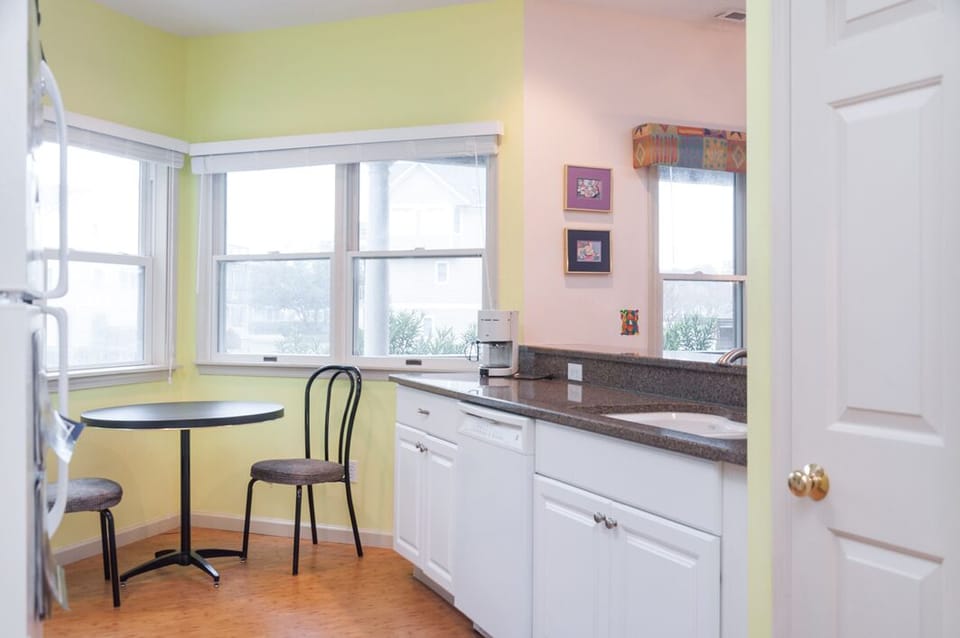 CL415: The Bates Motel | Kitchen