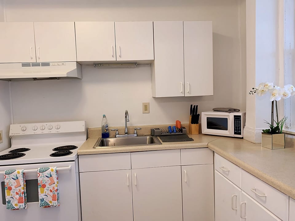 Full kitchen 