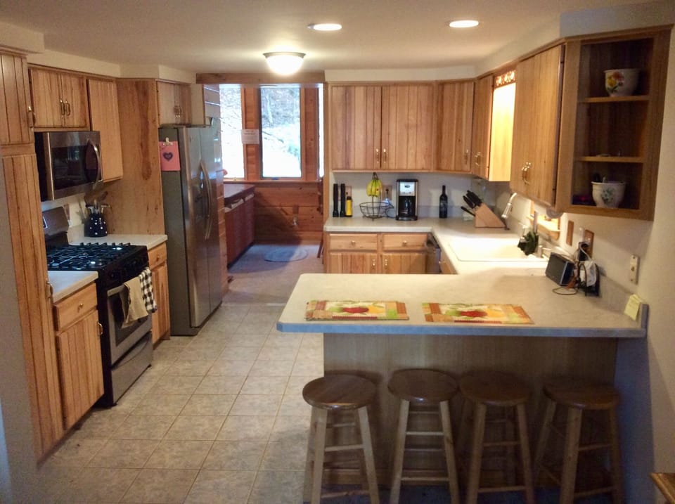 Fully equipped kitchen with new appliances