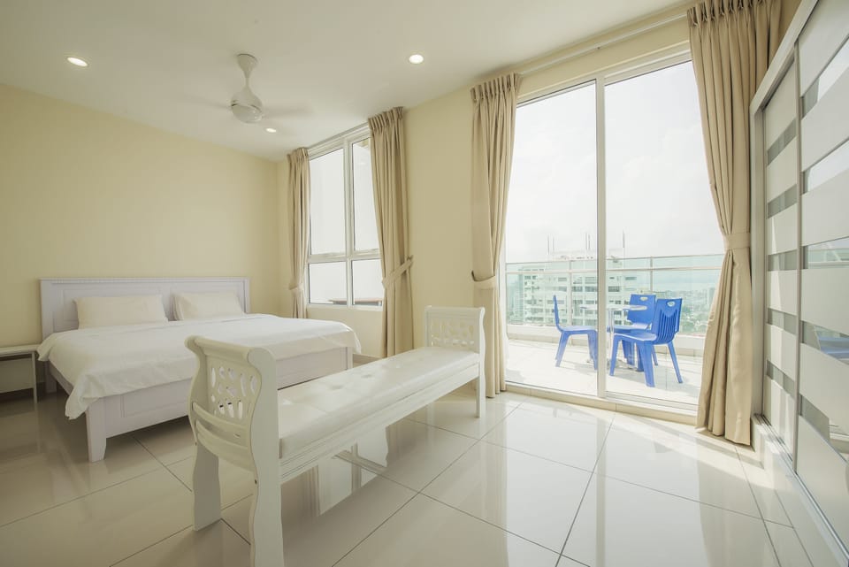 Comfortable and Convenient Deluxe Suite
