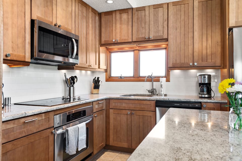 DU100: Duck Side Of The Moon | Top Level Kitchen