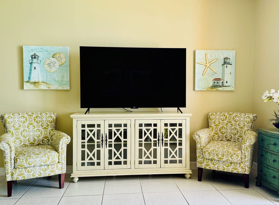 Enjoy the 65” Roku smart TV with HBO, Cinemax, STARZ, Showtime & more channels!