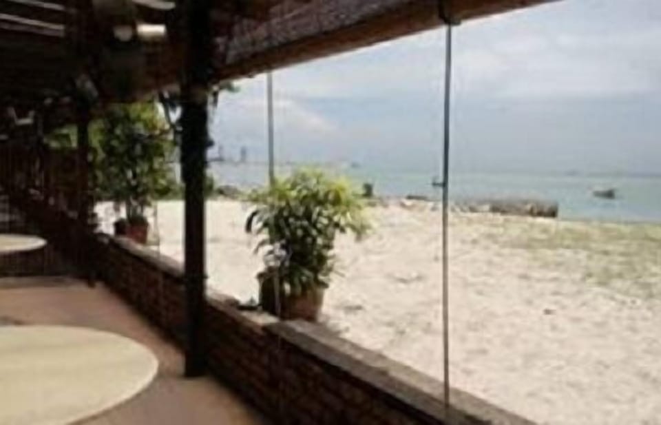 III) Luxury Family Suites In George Town