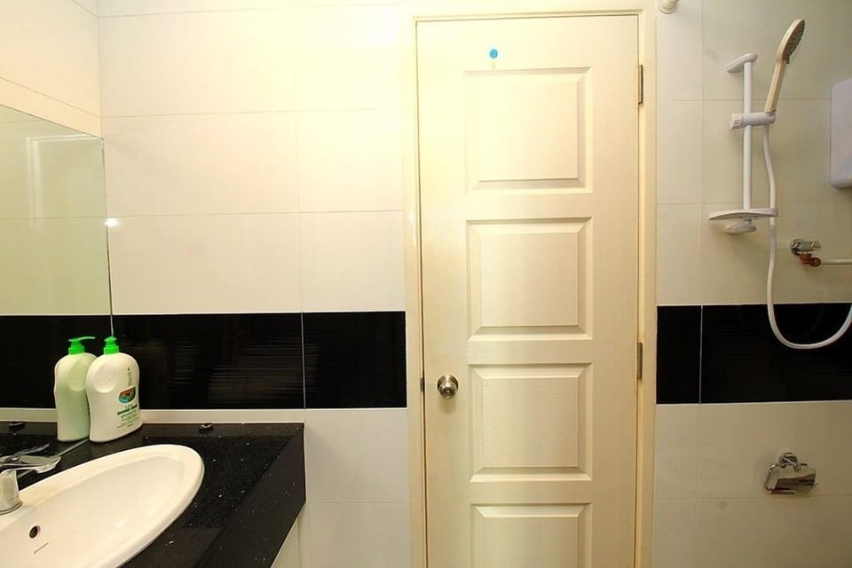 XI) New 2 Rooms Suite In George Town