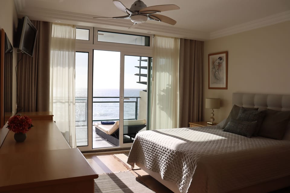 Master bedroom with sea view