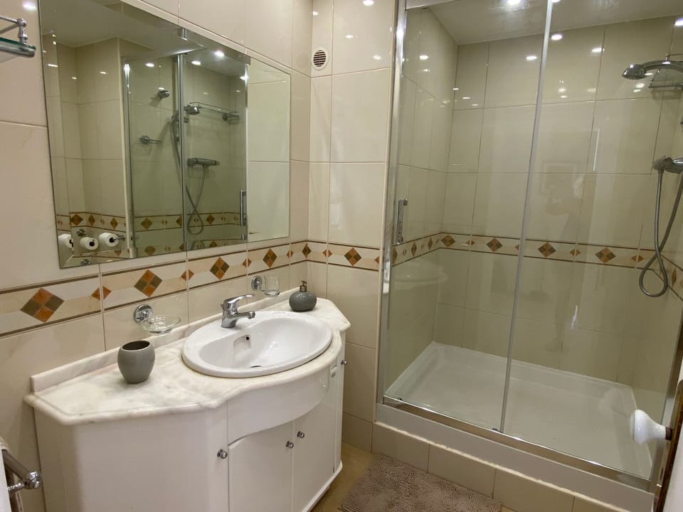 2nd bathroom