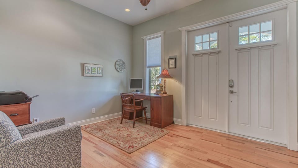 Entry/extra living area