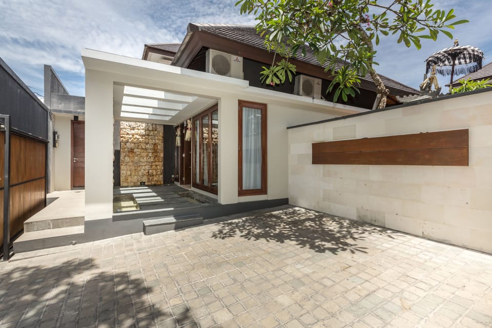 Modern Spacious 2 BR Villa Seminyak ENTR