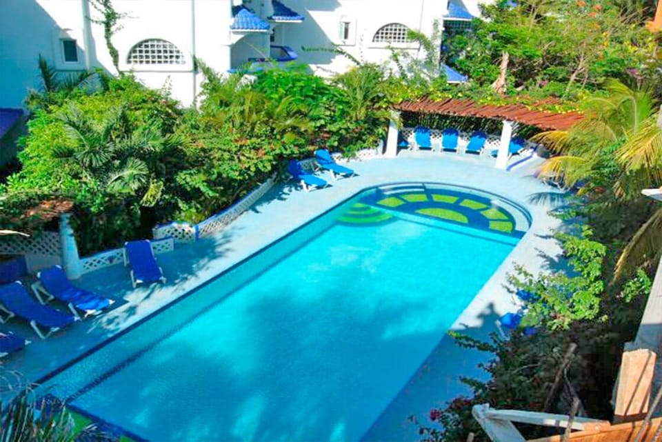 Mexican space condo step to beach
