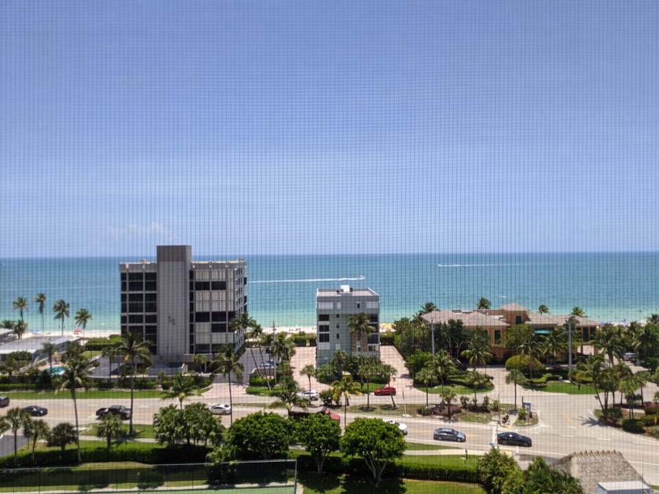 Private beach access between buildings 