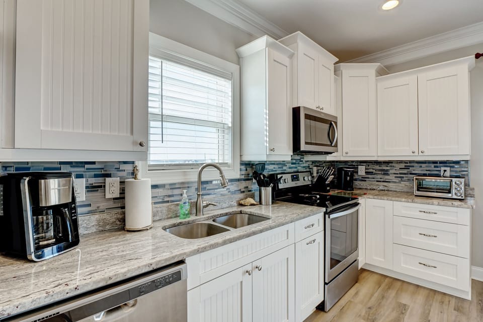 FULLY STOCKED Kitchen with drip and Keurig makers and all the kitchen must-haves